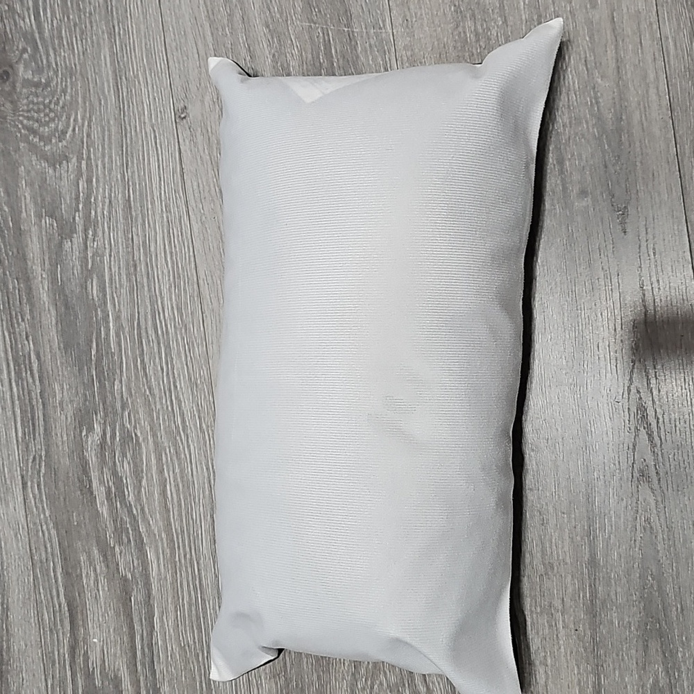 Nwt Scream Here Throw Pillow 19" X 11" - Picture 2 of 3